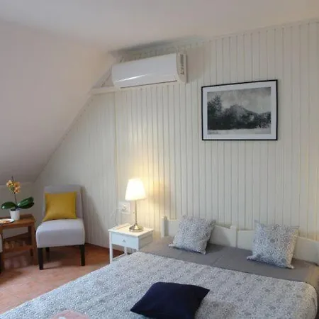 Vár Panzió és étterem * Sirok