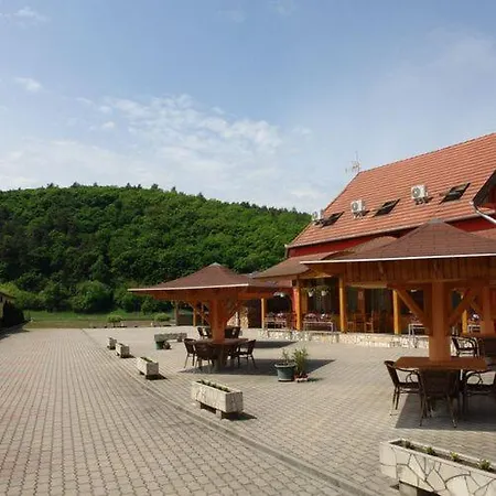 Bed and breakfast Panzio Es Etterem *