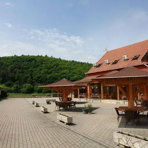 Couette-café Vár Panzió és étterem *